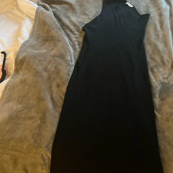 KNIT DRESS WITH CUT OUT BACK - Picture 4 of 7